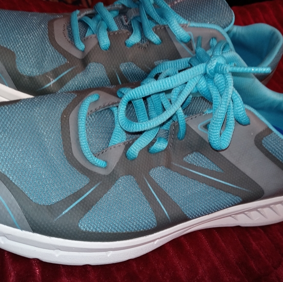 Shoes - Picture 4 of 15